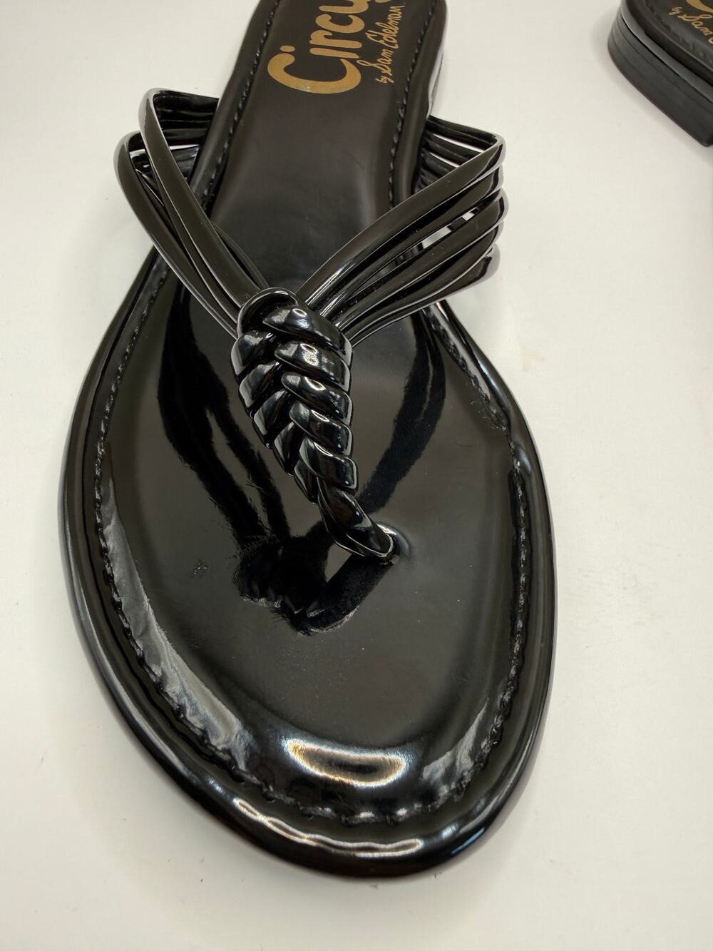 Circus by Sam Edelman size 8 Black thong sandal.
